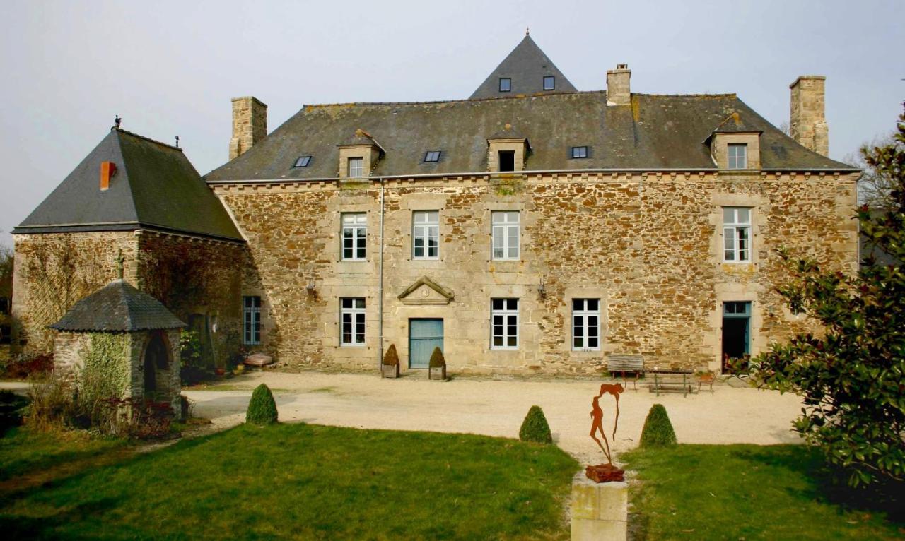 Gite Le Logis - Manoir Le Plessix Madeuc Corseul Exterior photo